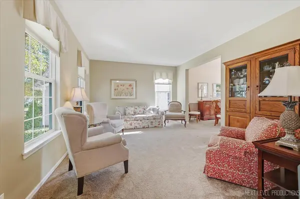 3601 Deville LN, St. Charles, IL 60175