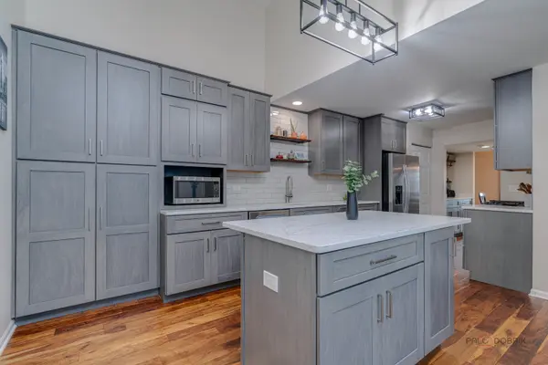 288 Oak Bluff CT, Wauconda, IL 60084