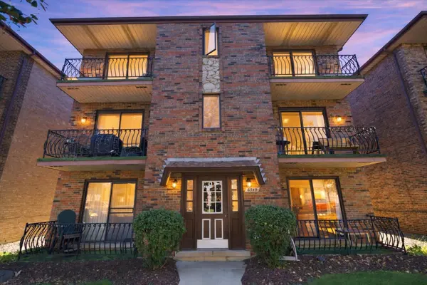 6545 W 64th PL #2W, Chicago, IL 60638