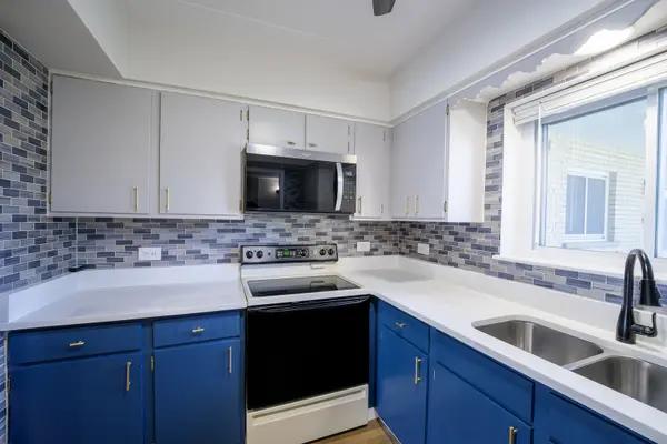 3N550 Crown RD #9, Elmhurst, IL 60126