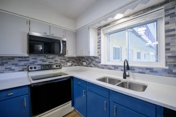 3N550 Crown RD #9, Elmhurst, IL 60126