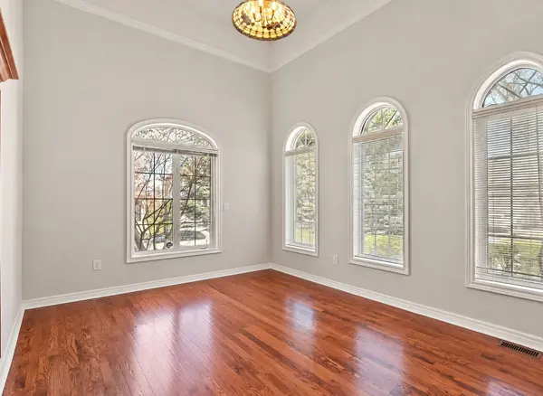 58 Calera CRES, Vaughan, ON L4H 1V9