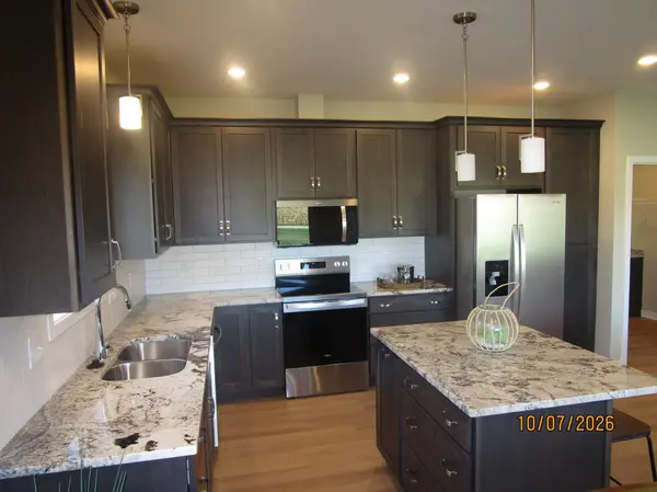 1804 Sunny PL SE, Pine Island, MN 55963