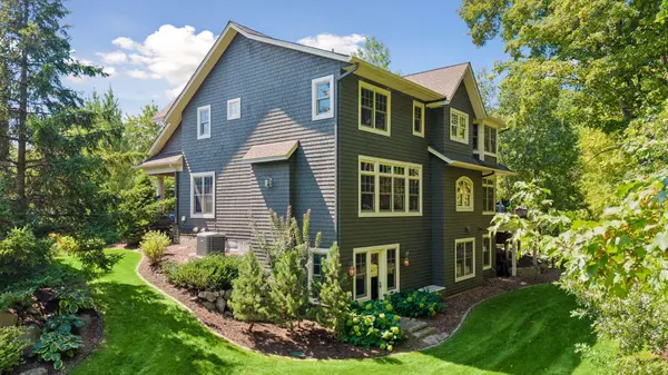 20650 Parkview LN, Excelsior, MN 55331