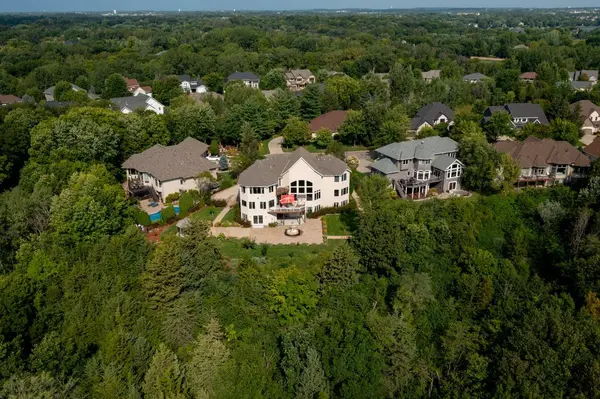 19115 Vogel Farm TRL, Eden Prairie, MN 55347