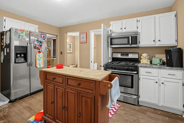 872 Lawson AVE E, Saint Paul, MN 55106