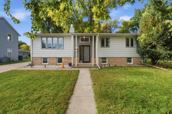 1221 13th AVE SW, Willmar, MN 56201