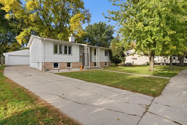 1221 13th AVE SW, Willmar, MN 56201