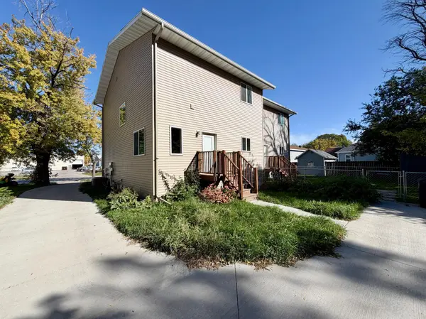 1412 1st AVE S, Fargo, ND 58103