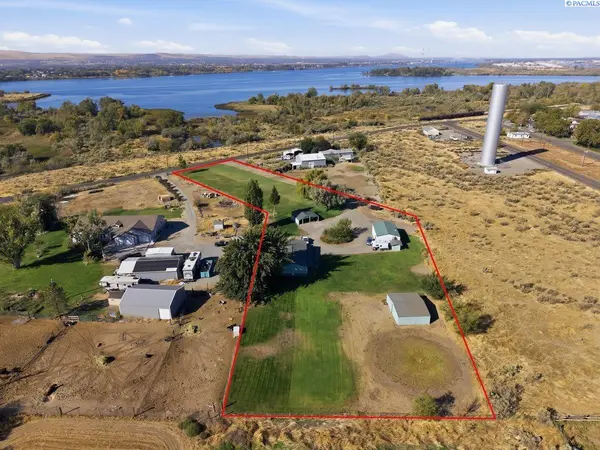 165 Hanson Loop, Burbank, WA 99323-8504