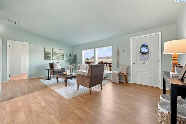 165 Hanson Loop, Burbank, WA 99323-8504