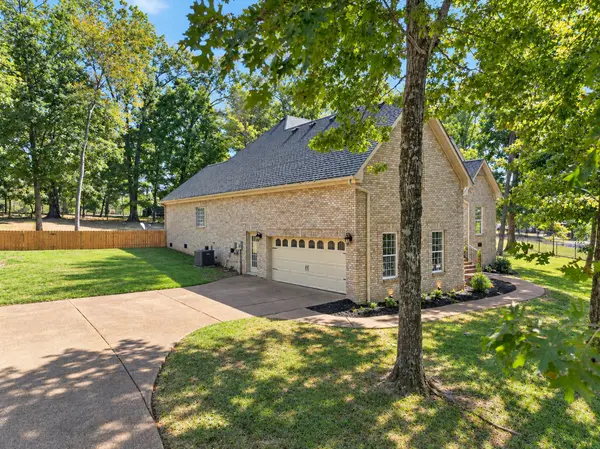 1213 Lake Marie Rd, Gallatin, TN 37066