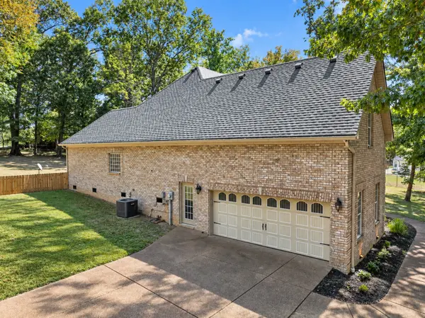 1213 Lake Marie Rd, Gallatin, TN 37066