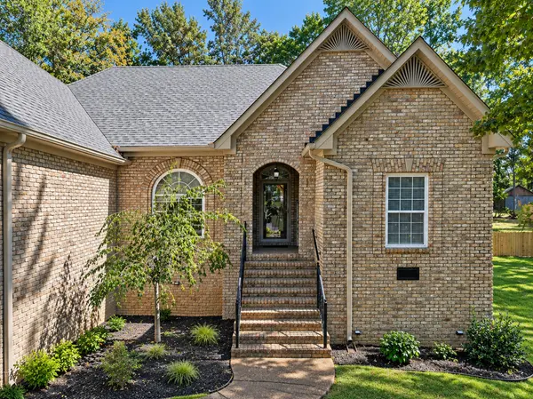 1213 Lake Marie Rd, Gallatin, TN 37066