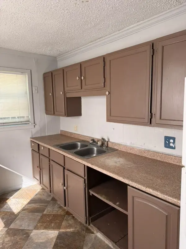 1454 S Bluffview Dr, Wichita, KS 67218-3034