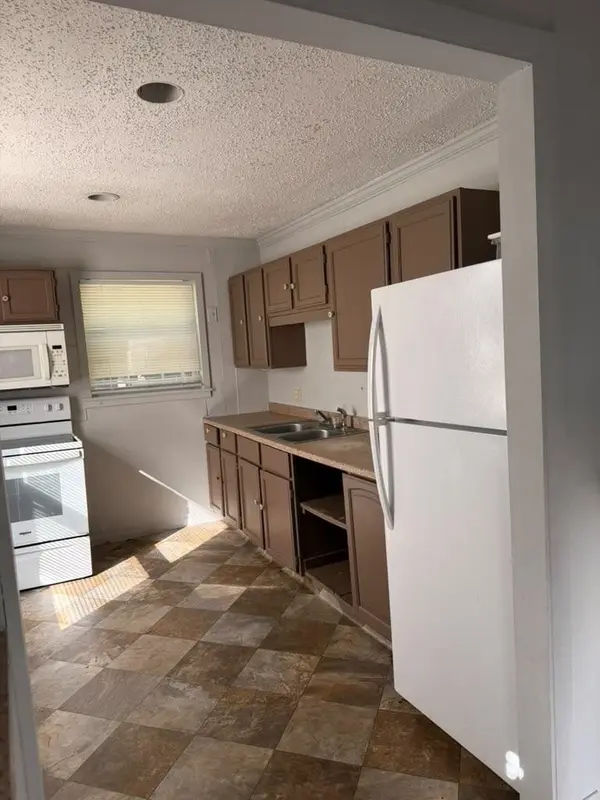 1454 S Bluffview Dr, Wichita, KS 67218-3034