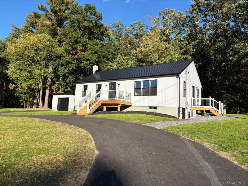 20 Lena LN, Ruby, NY 12475
