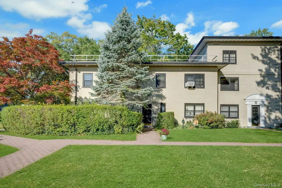 26 Manchester RD #2L, Eastchester, NY 10709