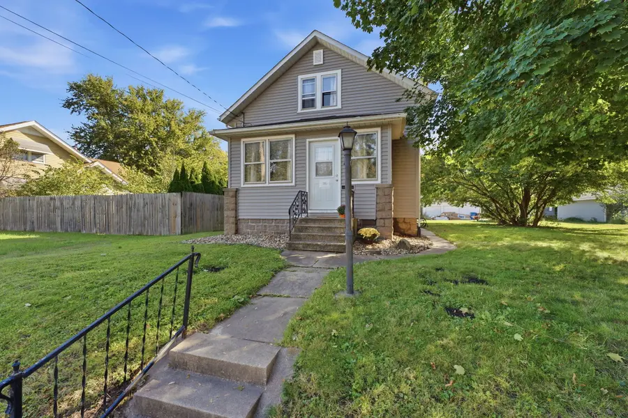 2526 4th ST, Moline, IL 61265