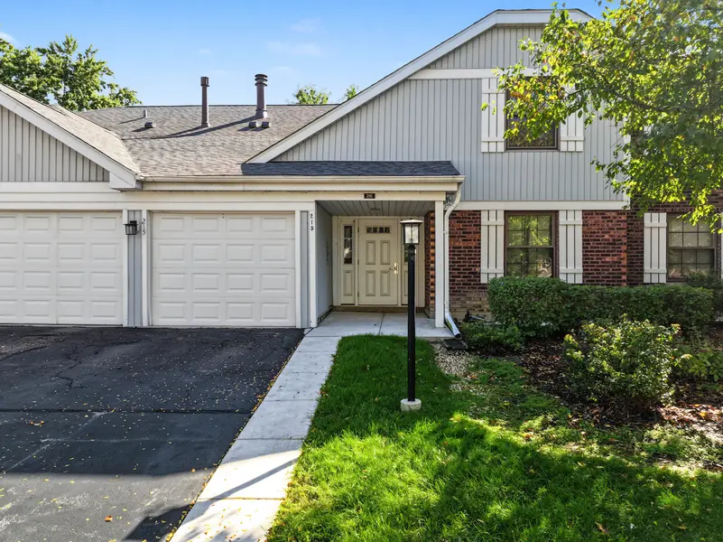 215 Brookston DR #B2, Schaumburg, IL 60193