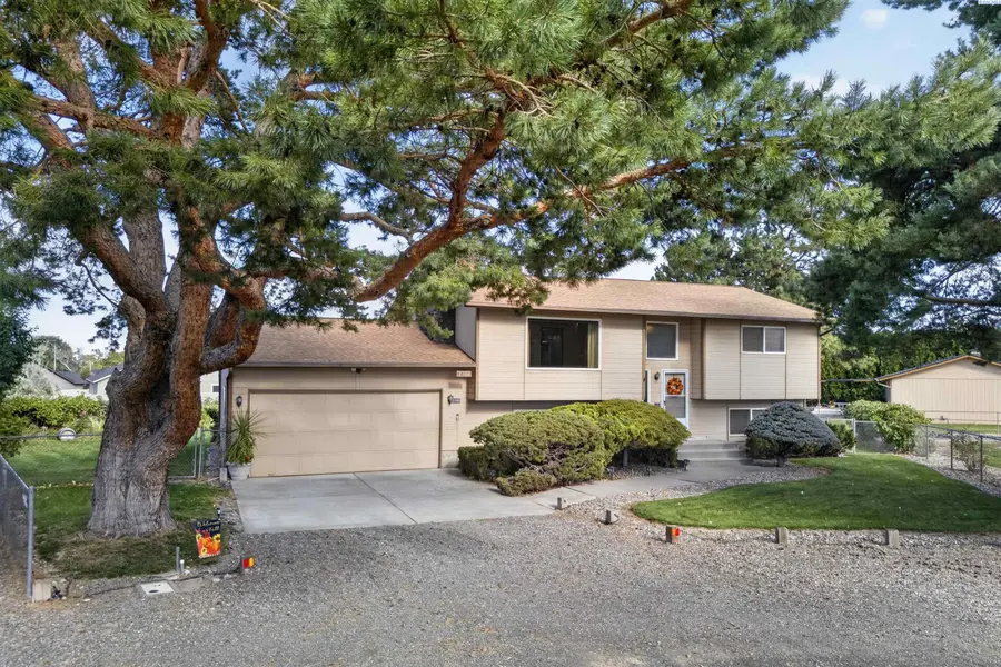 2306 S Anderson Place, Kennewick, WA 99337
