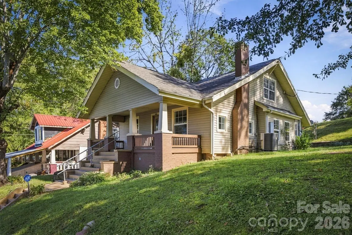 1203 Spainhour ST, Lenoir, NC 28645