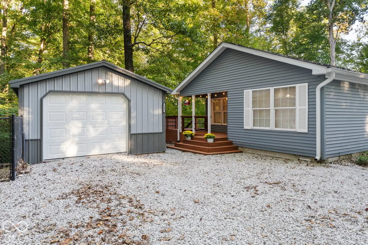 9444 N Gray AVE, Unionville, IN 47468