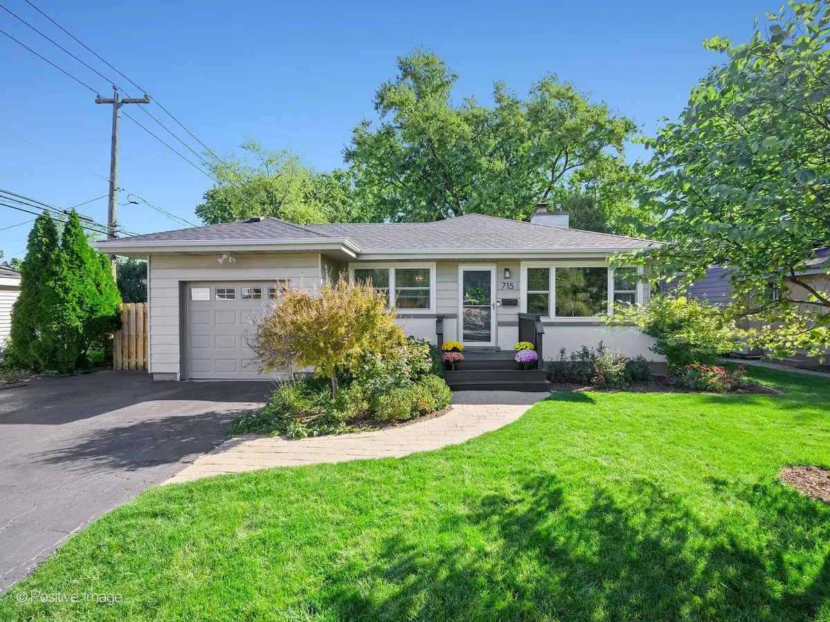 715 Crest ST, Wheaton, IL 60189