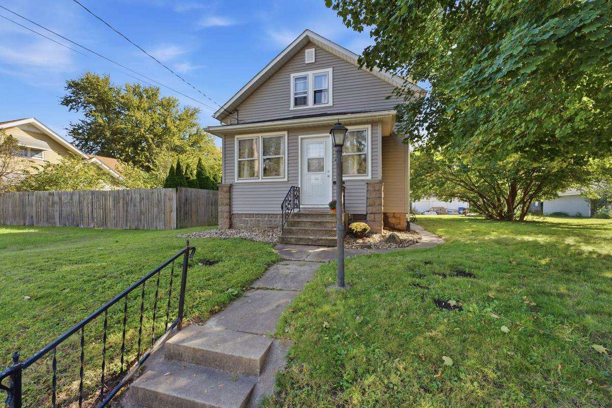 2526 4th ST, Moline, IL 61265