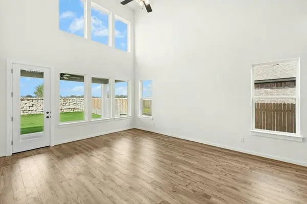 404 Amista DR, Liberty Hill, TX 78642