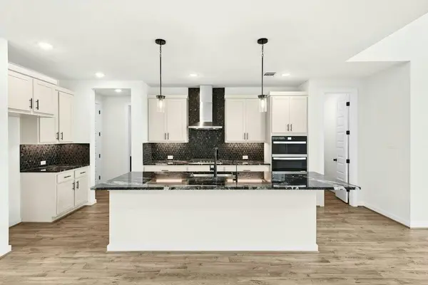 404 Amista DR, Liberty Hill, TX 78642