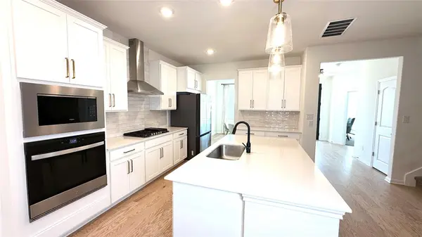 204 Travis LN, Liberty Hill, TX 78642