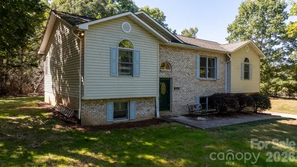 3261 Washington WAY, Hudson, NC 28638