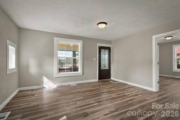 1203 Spainhour ST, Lenoir, NC 28645