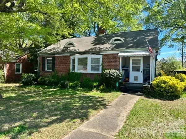 1012 8th ST NE, Hickory, NC 28601