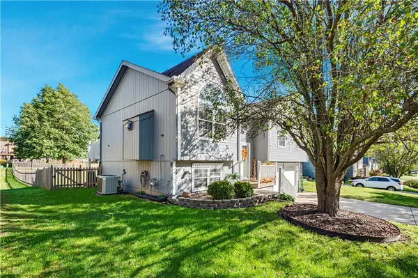 11037 N Lewis AVE, Kansas City, MO 64157