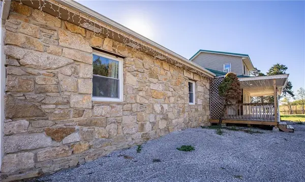 5683 Botkin RD, Blue Mound, KS 66010