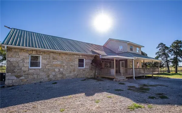 5683 Botkin RD, Blue Mound, KS 66010