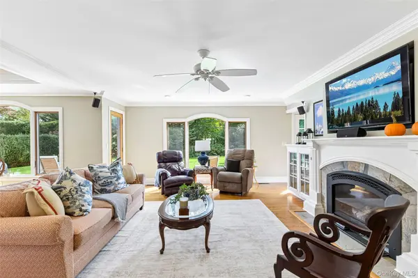 14 Huntington RD, Garden City, NY 11530