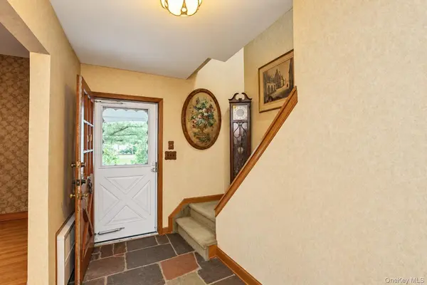 17 Washington AVE, Holtsville, NY 11742