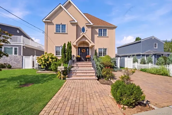 159 Wrights LN, Oceanside, NY 11572