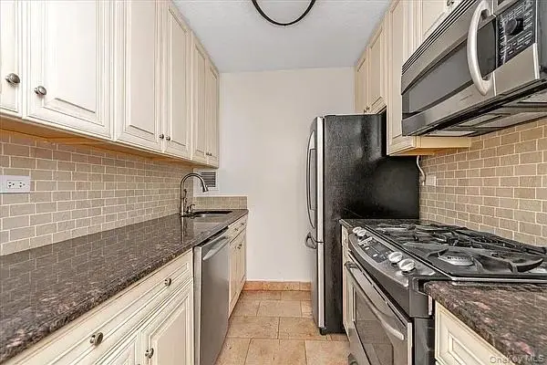 330 E 38 St #21J, New York (manhattan), NY 10016