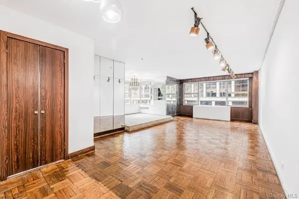 77 W 55th ST #17B, New York (manhattan), NY 10019