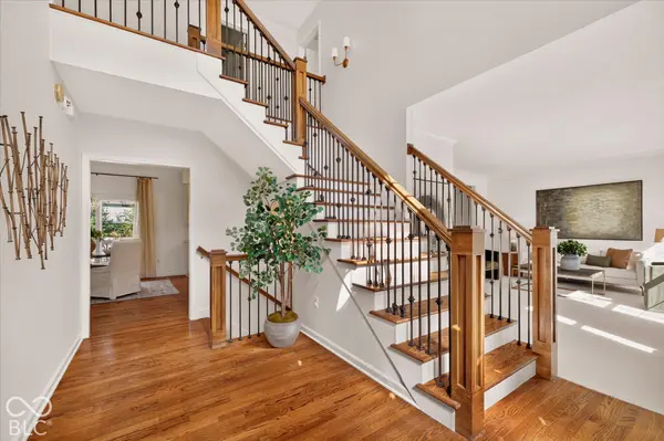 5786 Gyrfalcon PL, Carmel, IN 46033