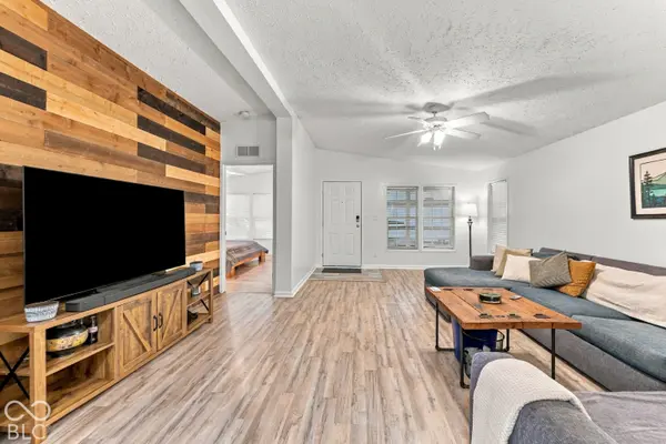 9444 N Gray AVE, Unionville, IN 47468