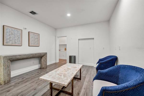 2011 VILLA SITES DR, Tampa, FL 33612