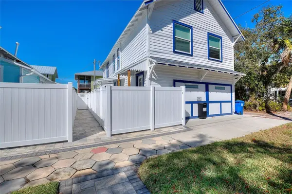 7401 & 1/2 1ST AVE N #UPR-A, St Petersburg, FL 33710