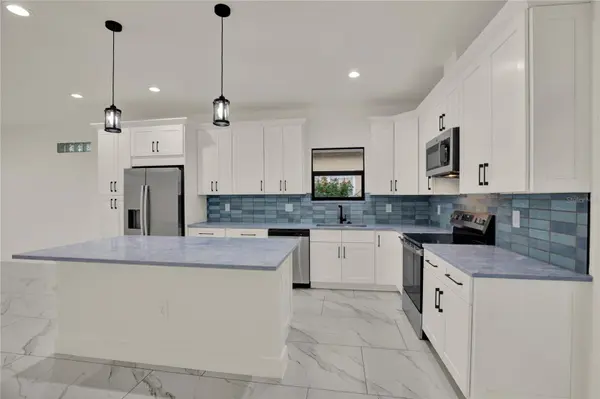 2725 W GREEN ST, Tampa, FL 33607