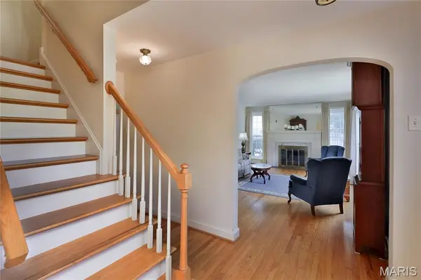 7932 Lafon PL, University City, MO 63130