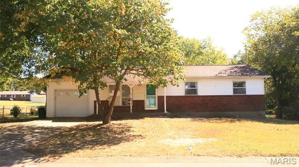 212 E Hillside DR, Farmington, MO 63640